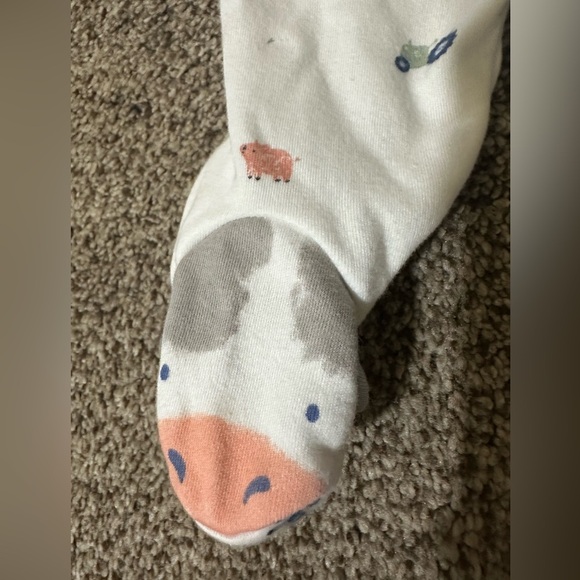 Carters farm/cow footies - Picture 3 of 4
